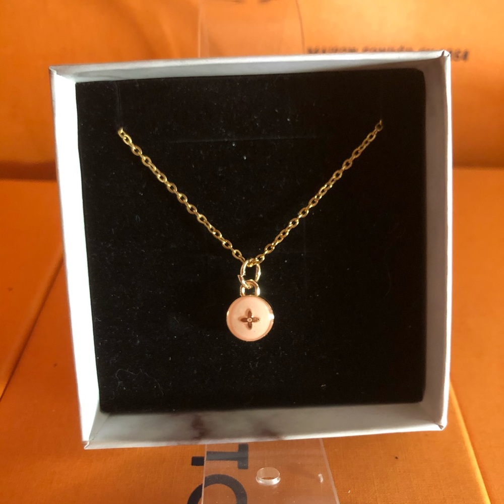 Louis Vuitton flower motif necklace pink